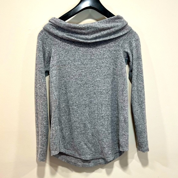Abercrombie & Fitch Off-The-Shoulder Grey Women’s Sweater Size XS - Picture 2 of 3